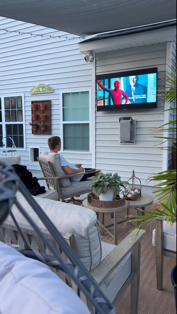 Theahlbrandts· Patio
